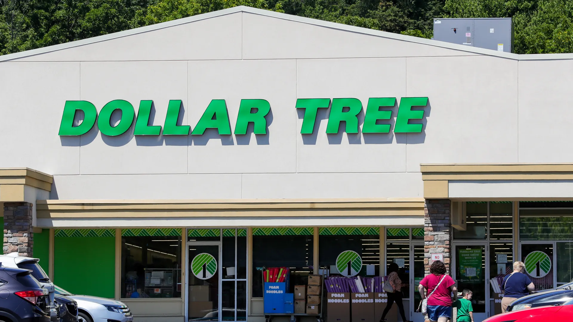 Lead-Contaminated Applesauce Remains on Dollar Tree Shelves Despite Recall