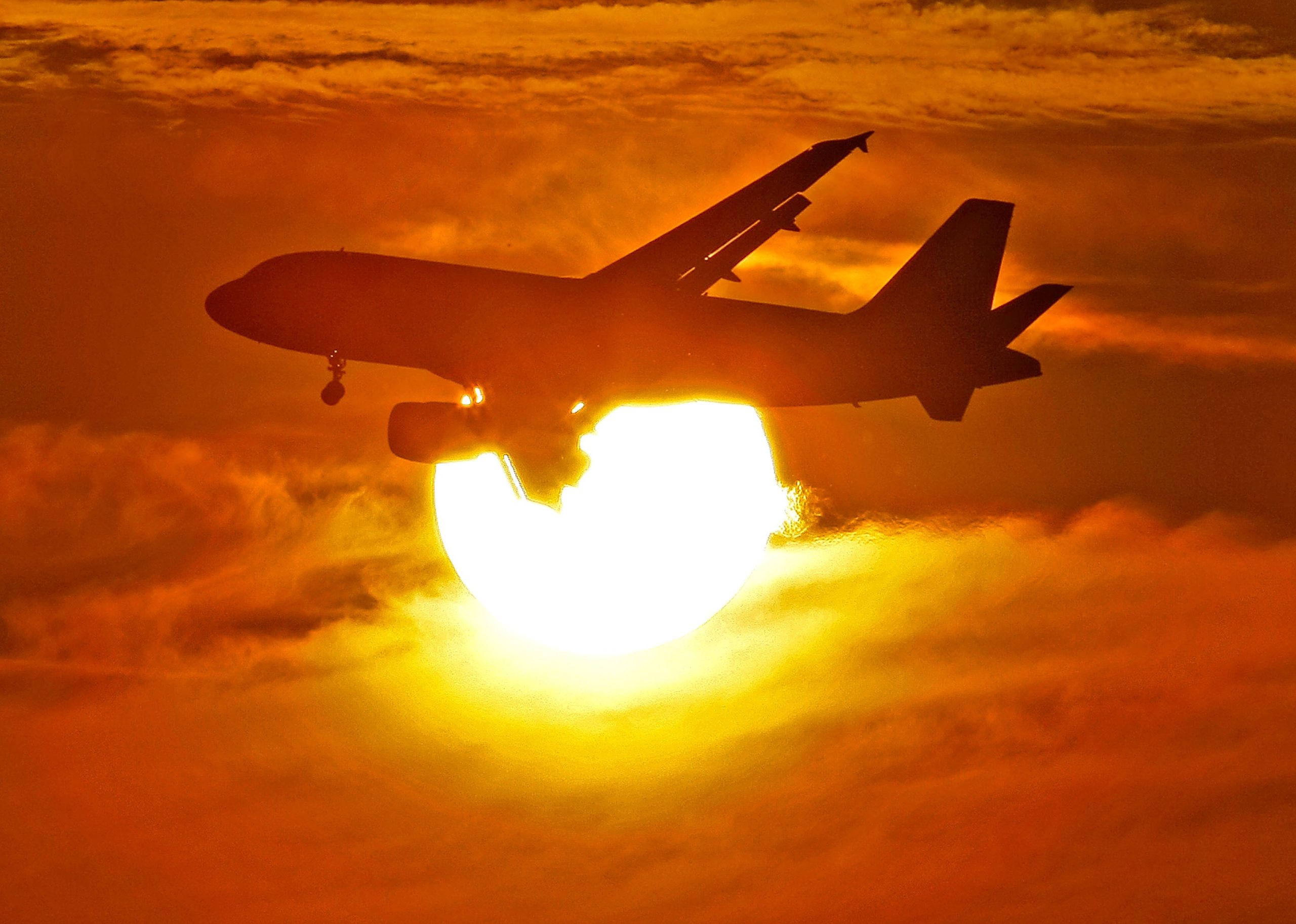 Rising Temperatures and Storms Threaten Summer Air Travel