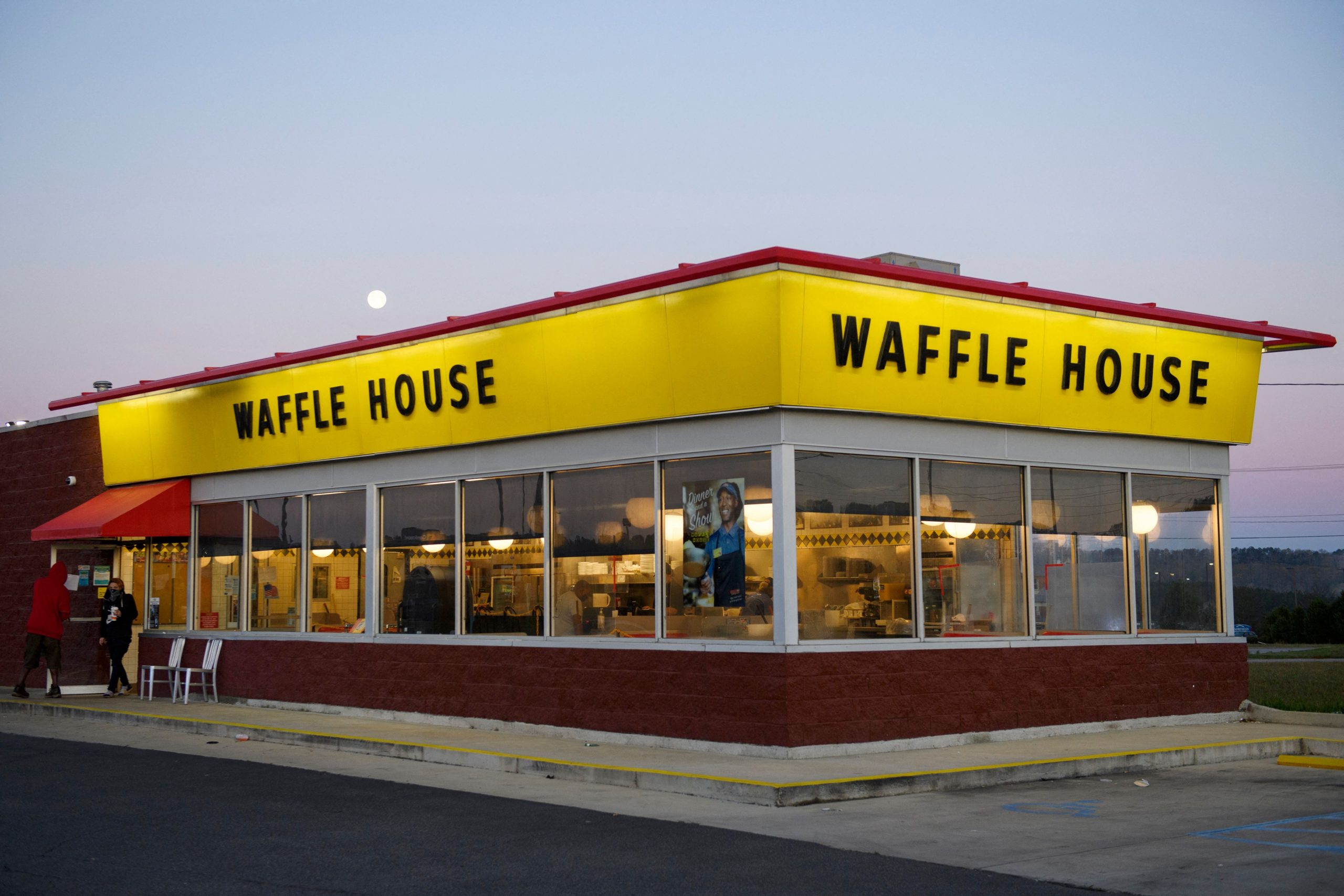 Waffle House Announces Historic Pay Raise for Servers