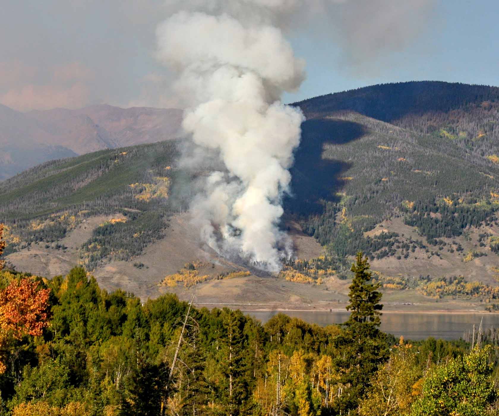 Wildfire Erupts Near Colorado's Twin Lakes, Prompting Evacuations