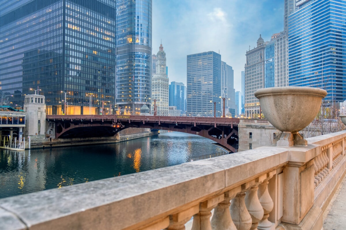 15 Things to Know Before Moving to Chicago 2024: From Deep-Dish to High-Rises