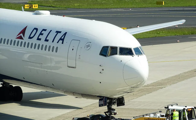 Delta Flight Makes Emergency Landing Due to Spoiled In-Flight Meals