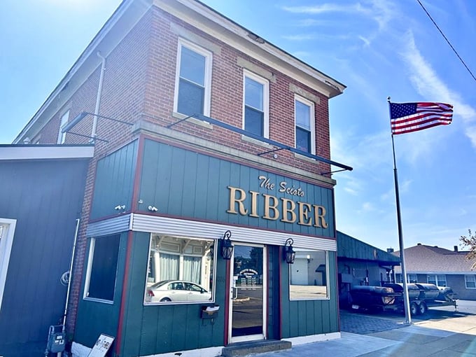 "Golden letters, green facade - it's not the Emerald City, but for meat lovers, it's just as magical. Welcome to Scioto Ribber!"