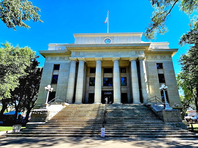 Justice served... with a side of history! This courthouse might look stern, but it's got a soft spot for preserving Prescott's colorful past.