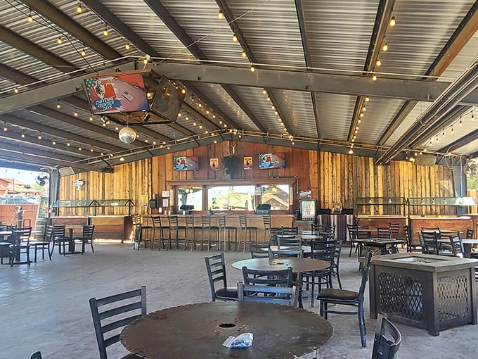 Step into a time warp! This open-air oasis is where cold beers flow and country tunes twang under twinkling lights and rustic beams.