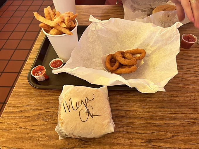 Rings and fries: the supporting actors that steal the show. These crispy, golden sidekicks are ready for their close-up!