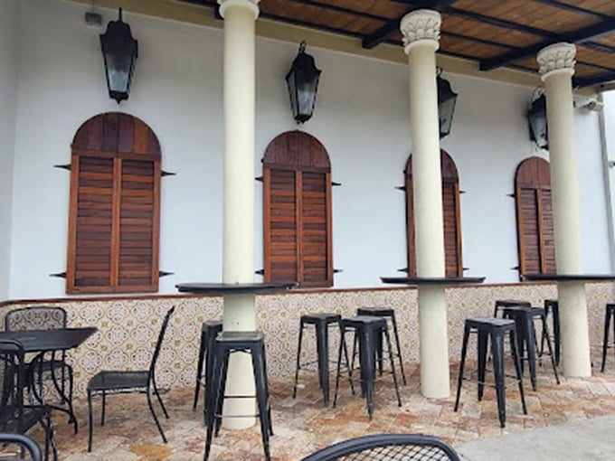 Outdoor seating that's perfect for people-watching and pastry-munching. It's like your own personal balcony in Havana, minus the long-distance charges.