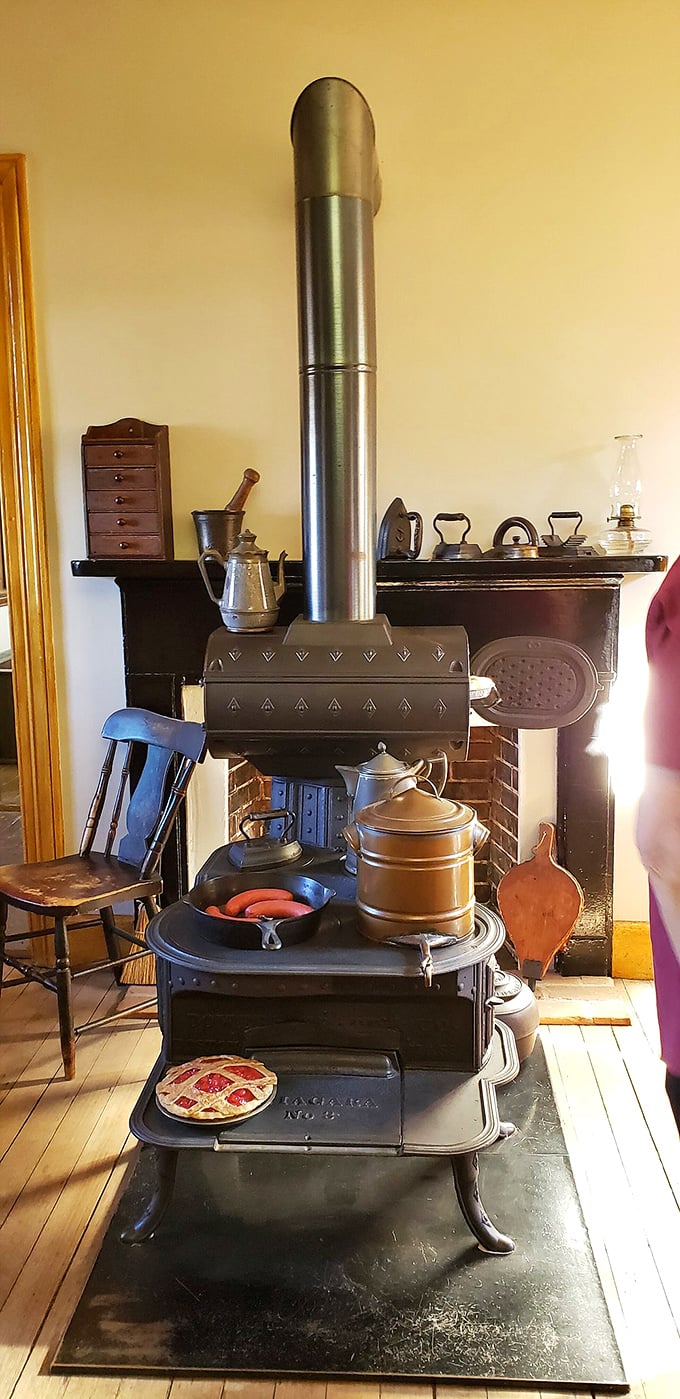 Holy smokes! This vintage stove could cook up a feast fit for a president – or at least a very hungry general.