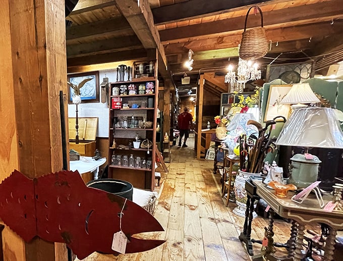 Treasure hunters on the prowl! This aisle is like a real-life version of "Where's Waldo?" for antique enthusiasts. Can you spot the hidden gems?