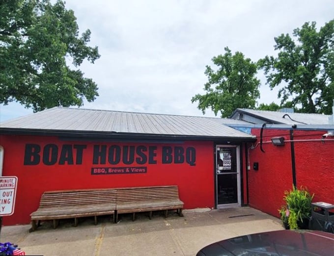 BBQ, brews, and views - oh my! The Boat House's exterior promises a triple threat of deliciousness that'd make Dorothy click her ruby slippers.