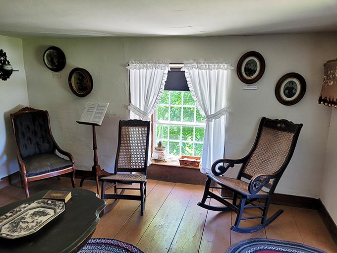 Rock and roll… in these vintage chairs! It's the perfect spot to contemplate life in the 1800s or just enjoy a moment of peace.