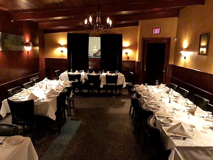 Dining room ambiance straight out of a classic film. You half expect Frank Sinatra to walk in and start crooning.