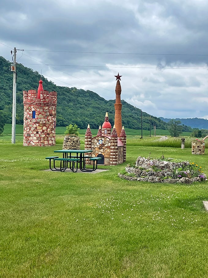 Even the picnic tables here are on an art trip. Who knew lunch could come with a side of surreal?