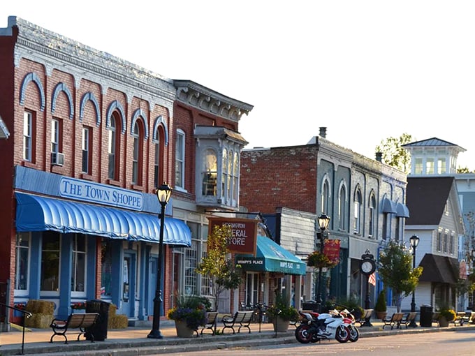 Main Street, Lexington: A slice of coastal living so perfect, it makes postcards jealous. Norman Rockwell would've loved this place!