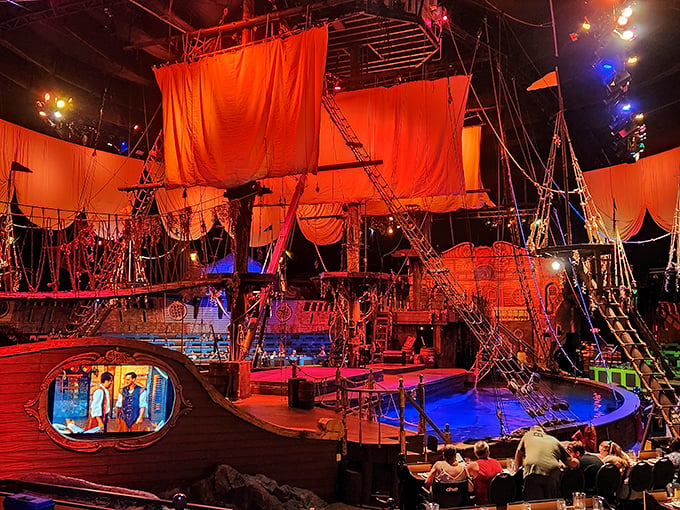 Ahoy, dinner theater lovers! It's like "Pirates of the Caribbean" met Broadway and decided to serve you dinner.