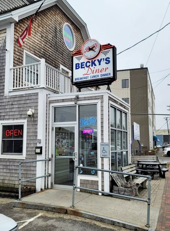 Open 24/7? Becky's is like that friend who's always there for you, especially when you need pancakes at 3 AM.