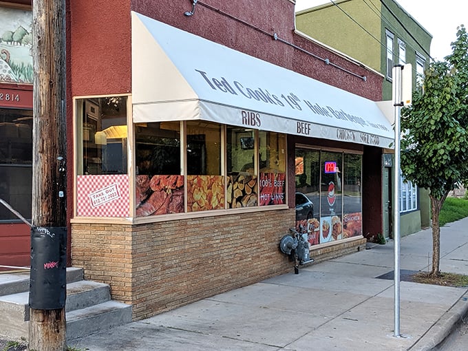 Hole-in-one for your taste buds! This unassuming joint serves up barbecue so good, you'll forget golf was ever the main attraction.