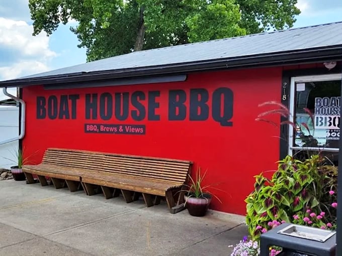 Riverside BBQ bliss! Boathouse BBQ proves everything tastes better with a side of scenic views.