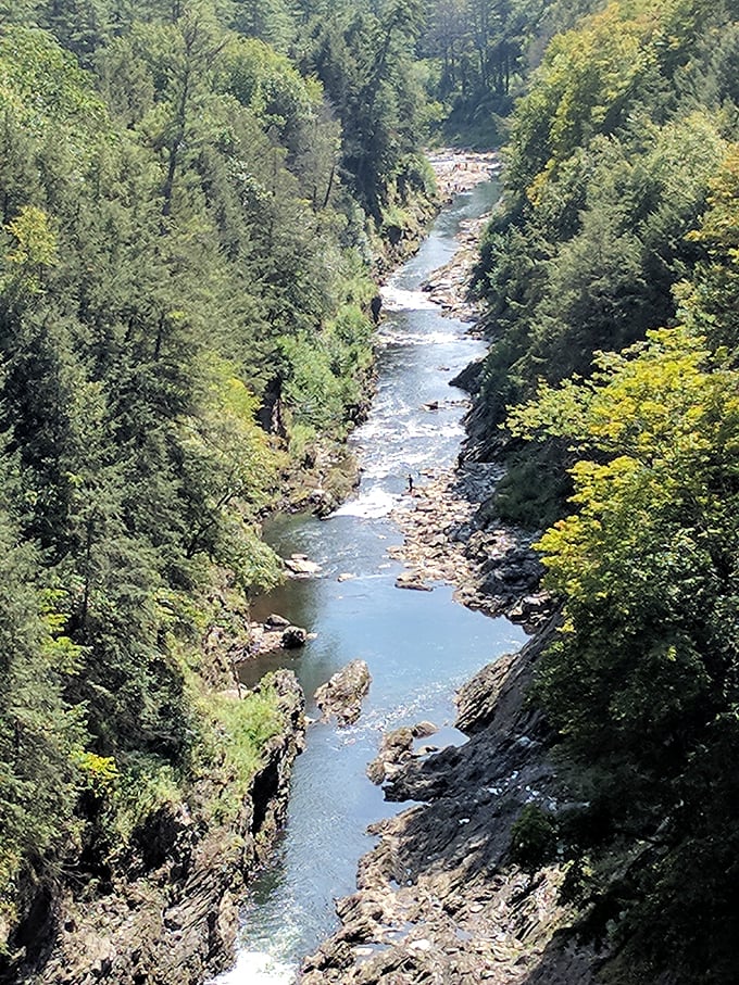 River runs through it! The Ottauquechee snakes through Quechee Gorge like nature's own blue ribbon of approval.