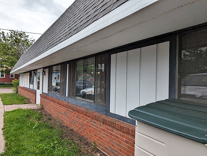 Step into pasty time machine! Toni's Country Kitchen serves up nostalgia with a side of flaky, savory goodness.