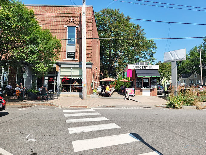 Border-town bliss! Wrap up your Maine adventure with a sweet treat at this charming cafe.