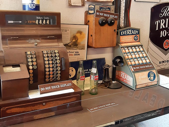 Ka-ching! This old cash register's seen more action than a contestant on "The Price is Right."