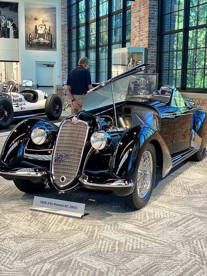 The 1939 Alfa Romeo 8C 2900: Proof that they really don't make 'em like they used to. It's the Sophia Loren of automobiles.