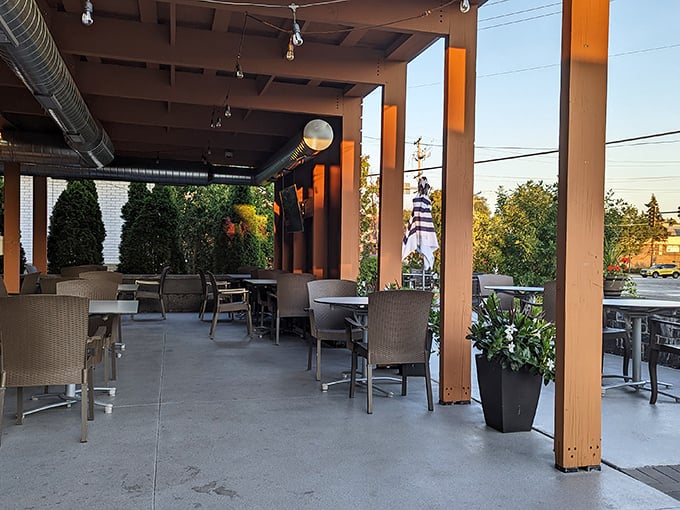 Al fresco dining at its finest. It's like your backyard patio, but with better food and no lawn-mowing required.