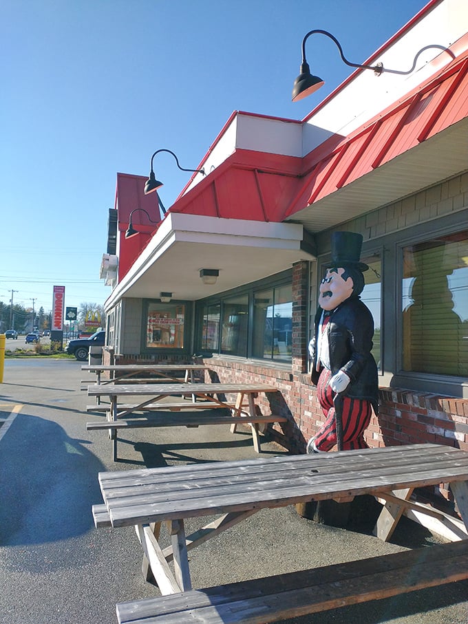 Al fresco dining, Maine style. That statue's been waiting all winter for you to join him for a lobster roll. Don't leave him hanging!