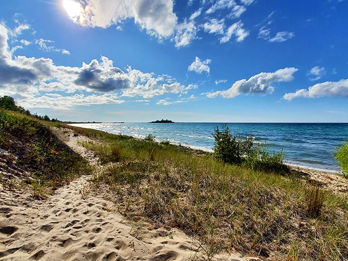 Who needs a corner office when you've got this view? Mother Nature's panoramic display puts any high-rise to shame.