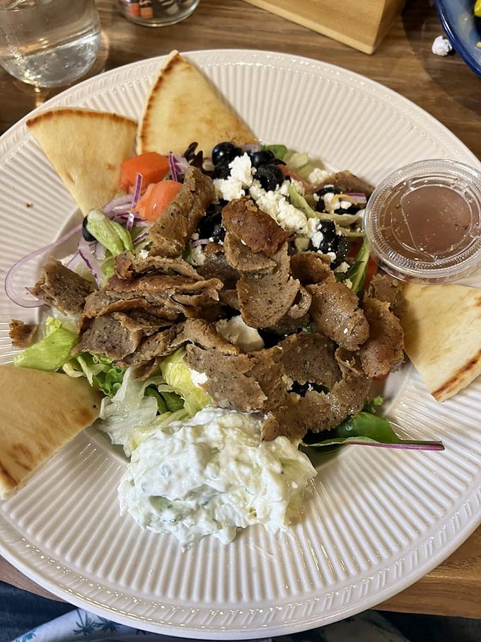 Bowl goals achieved! This gyro bowl is like a Mediterranean treasure chest, each bite a delicious discovery of flavors and textures.