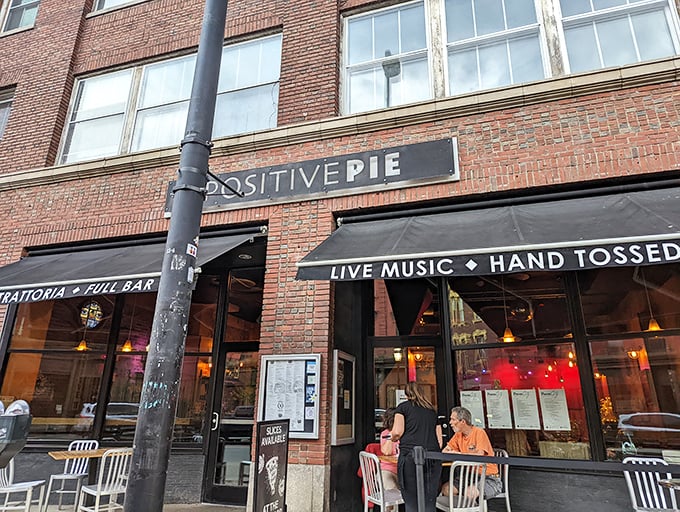 Sidewalk seating that lets you soak up the Montpelier vibe. People-watching and pizza-eating – a match made in heaven.