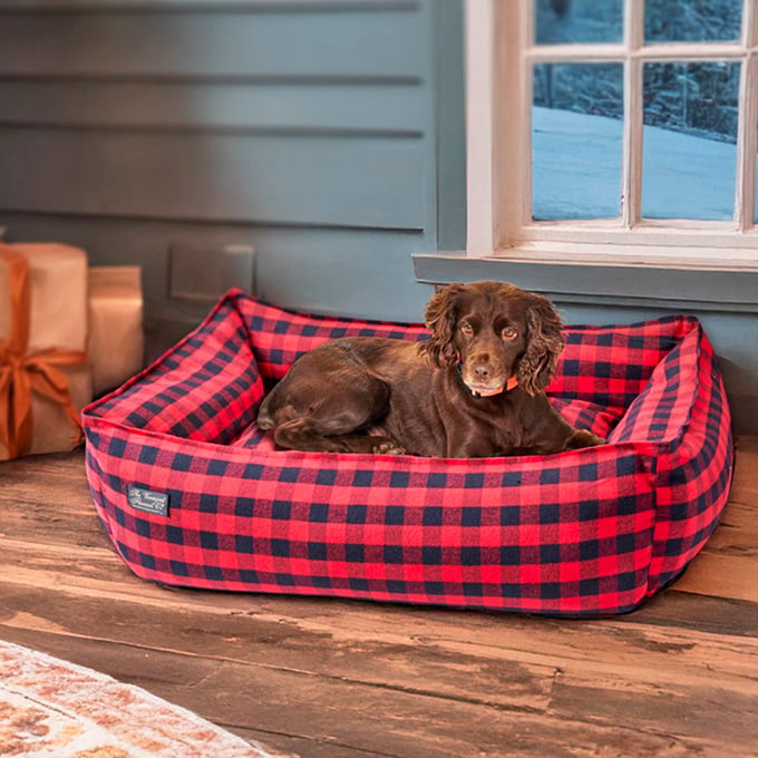 Even Fido deserves to be fashionable! This pup's plaid palace is the perfect blend of comfort and style. Bow-wow-chic, anyone?