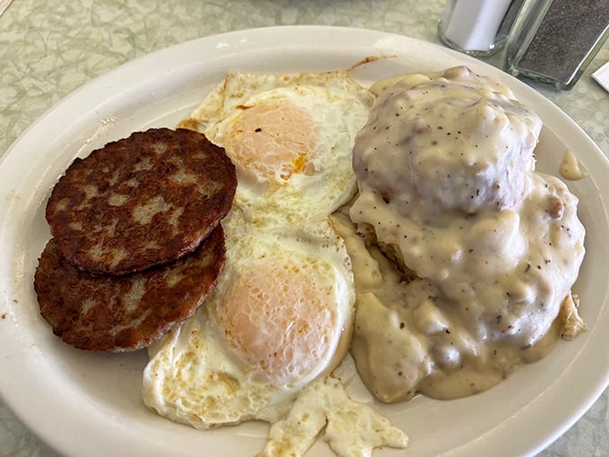 Breakfast of champions! This plate is a gold medal contender in the Comfort Food Olympics. Let the games begin!