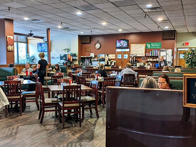 A slice of small-town America, served with a side of friendly chatter and bottomless coffee. Norman Rockwell would feel right at home here.