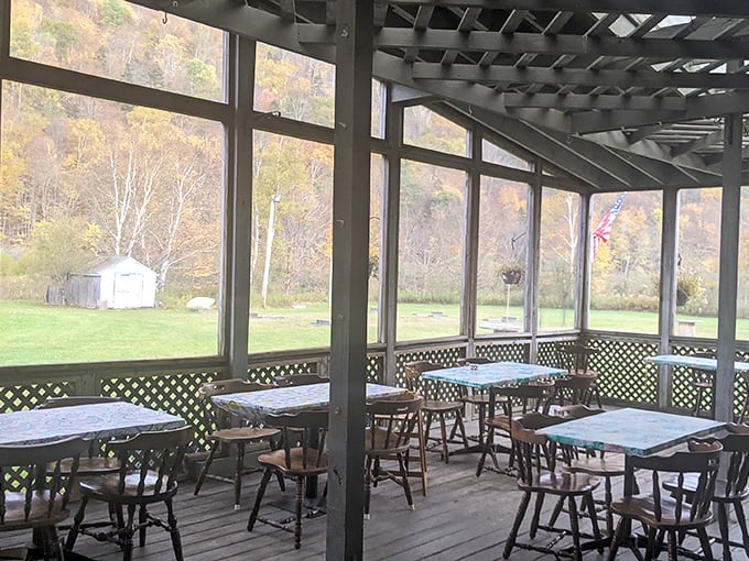 A patio with a view that rivals the pastries. Sip your coffee, nibble your croissant, and soak in that Green Mountain magic.