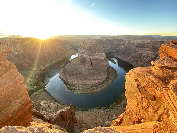 Earth's ultimate selfie spot! This horseshoe-shaped marvel will have you feeling like you're on the edge of the world.