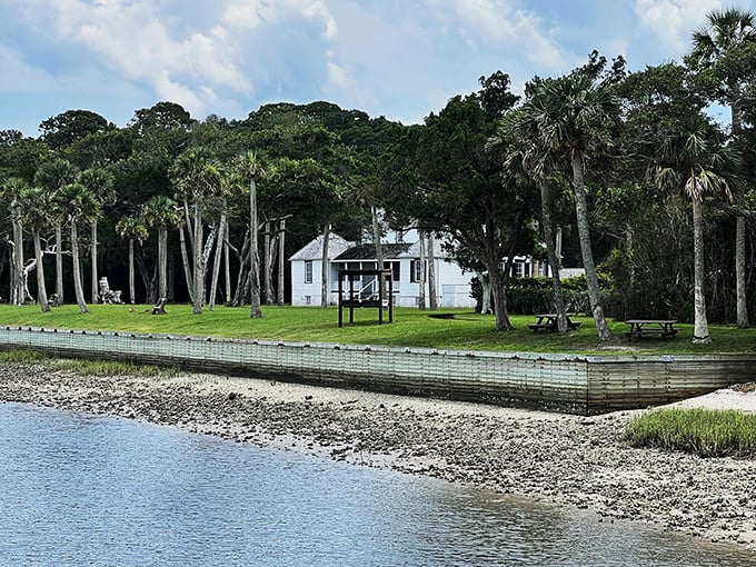 Southern Gothic meets Florida flair! This plantation house has seen more drama than a telenovela marathon. Just imagine the mint juleps served on that porch!