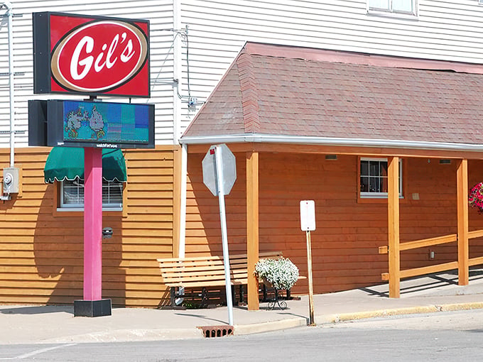 Wooden paneling and retro vibes? Check! Gil's serves up a slice of Americana with a side of 'where has this been all my life?'