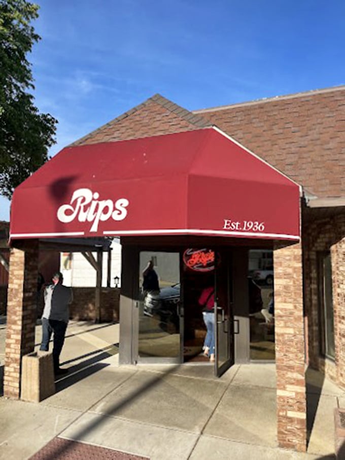 Crispy, juicy, heavenly! Rip's fried chicken is the stuff of Midwest legend, served with a side of small-town charm.