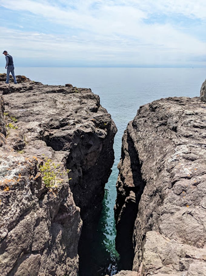 Nature's own Grand Canyon, Minnesota-style! This rocky formation is proof that Lake Superior's been playing the long game.