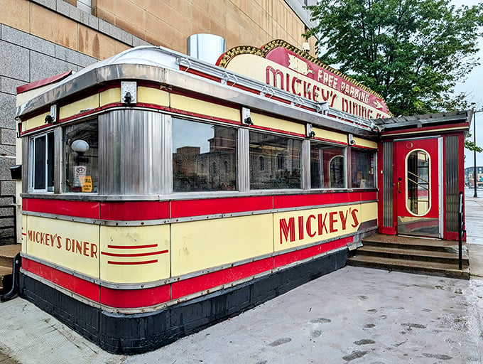 All aboard the flavor express! Mickey's Dining Car is a time machine disguised as a 1930s diner, serving up nostalgia 24/7.