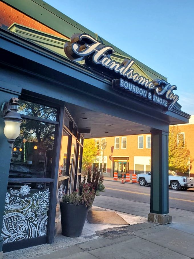 Handsome Hog: Where Southern charm meets Northern hospitality. It's like a culinary hug in the heart of St. Paul!