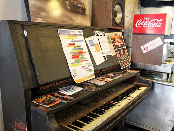 Keys to flavor town! This well-loved piano might not play a tune, but it's hitting all the right notes in diner ambiance.