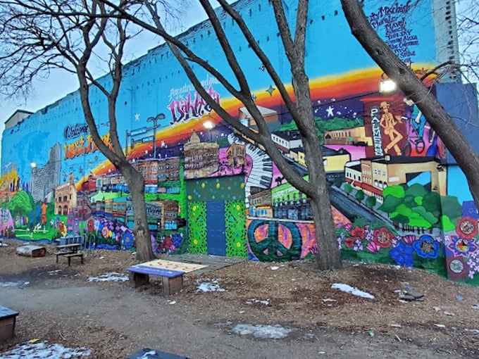 A feast for the eyes! This vibrant mural outside The Wienery is like a psychedelic love letter to Minneapolis, served with a side of whimsy.