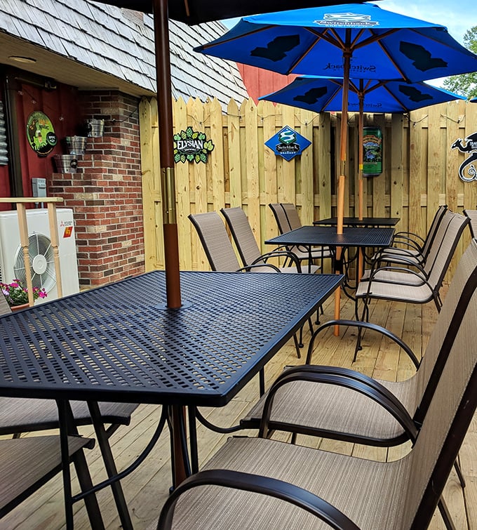 Outdoor seating that's a breath of fresh air. Enjoy your pizza al fresco, with a side of Vermont charm.