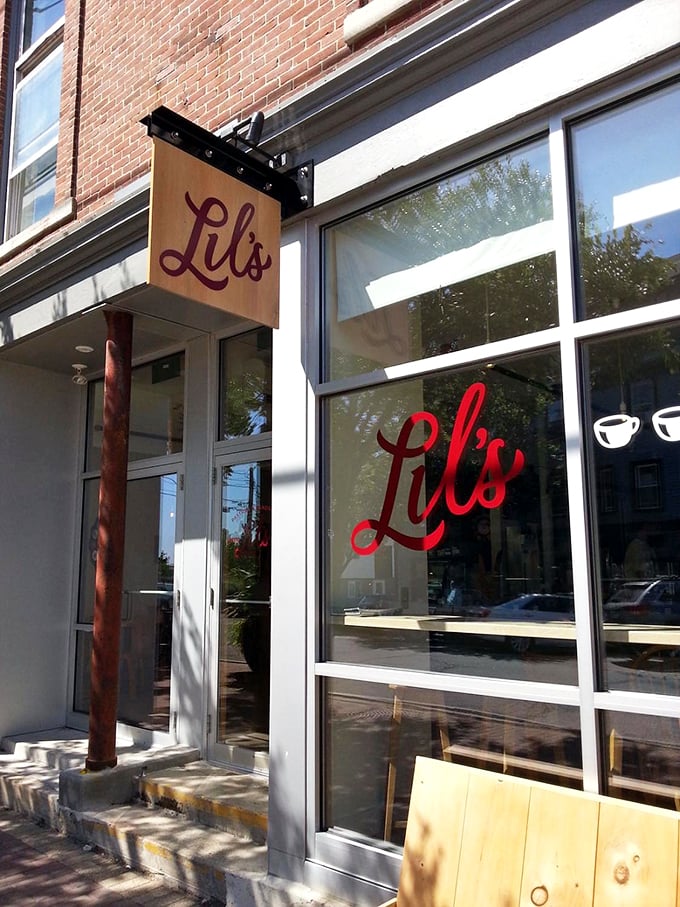 Last stop before New Hampshire – make it count! Lil's crullers are the perfect state-line souvenir.