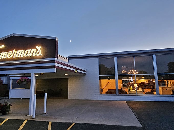 Step back in time to when supper was an event! Timmerman's classic charm pairs perfectly with Mississippi River vistas.