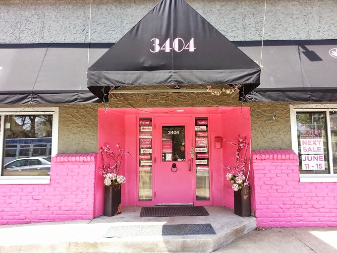 Pretty in pink and ready to party! Flamingos Divine Vintage is where Barbie's dream closet meets Mad Men's wardrobe department.