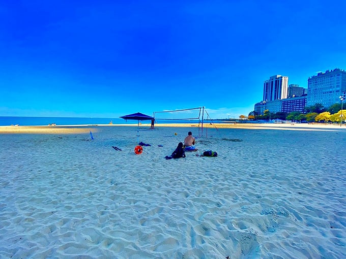 City slickers meet sand castles. The perfect spot for sunbathing with a side of people-watching and a generous helping of skyline views. 